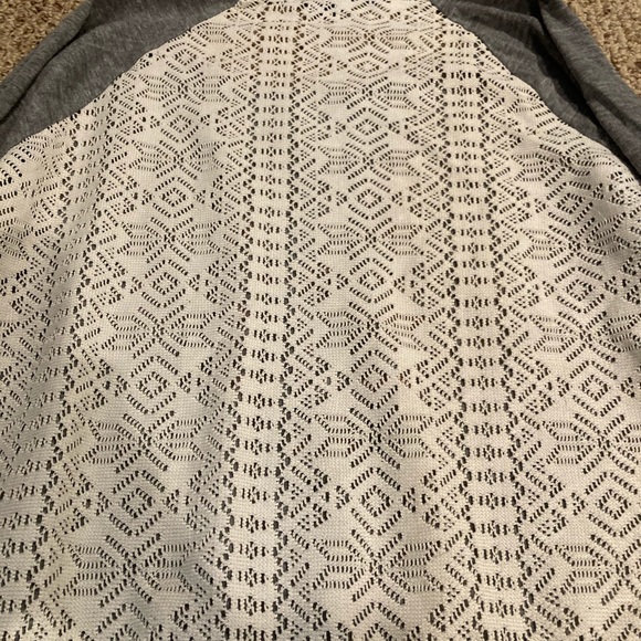 light weight long sleeve with sheer back - Picture 4 of 4